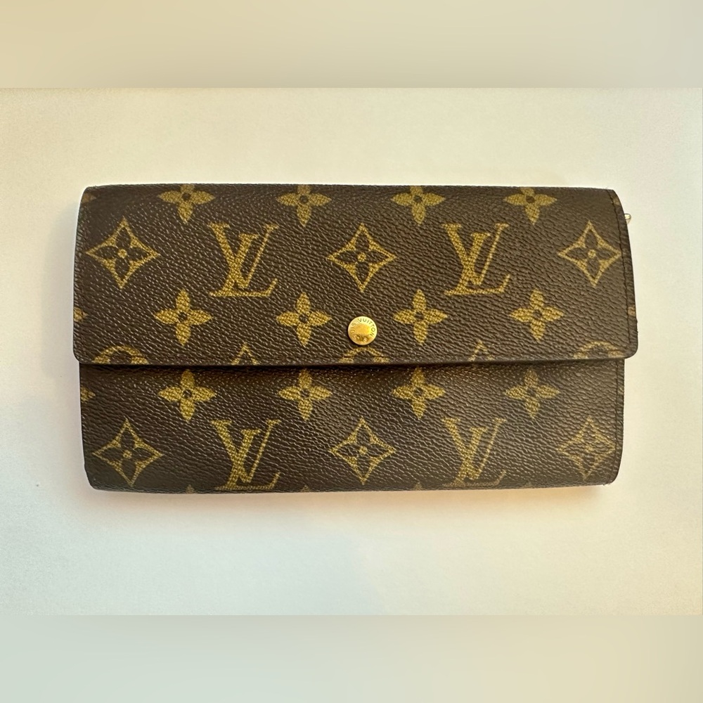 LOUIS VUITTON Pochette (Authentic)